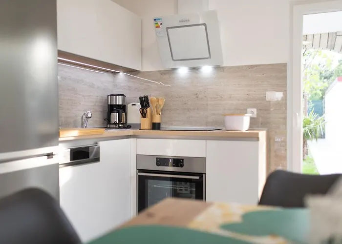 Nikola * جادرانوفو